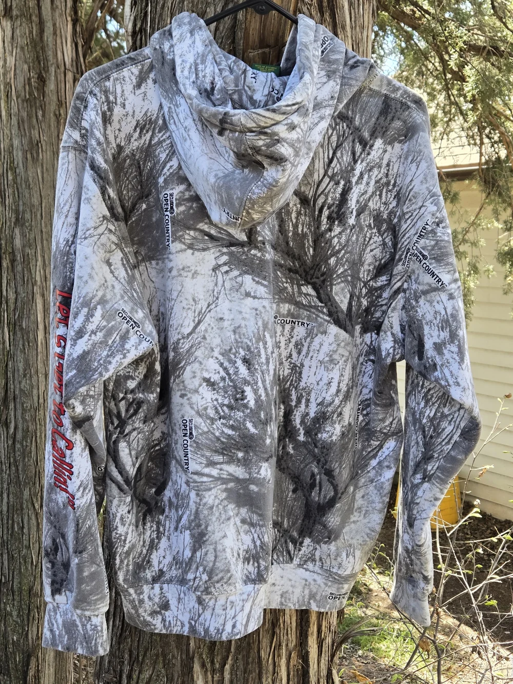 Predator Quest Camo Hoodie with Orange Eye Graphic Cabelas Large